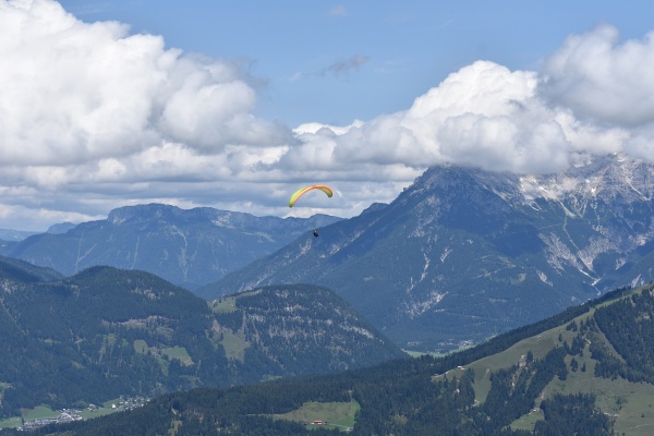Paraglider in der Luft